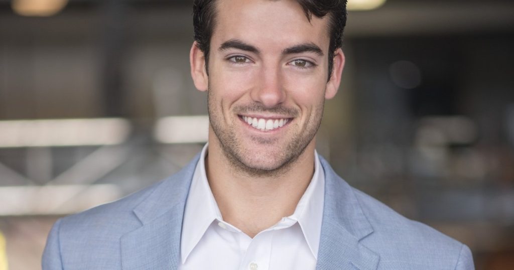 Jennings Brower height: how tall is the 6'2 actor today?